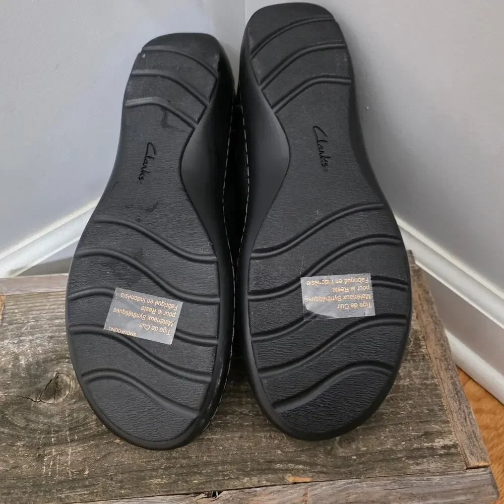 Clarks Collection Women’s Black Leather Side Zip Loafers Size 10 W